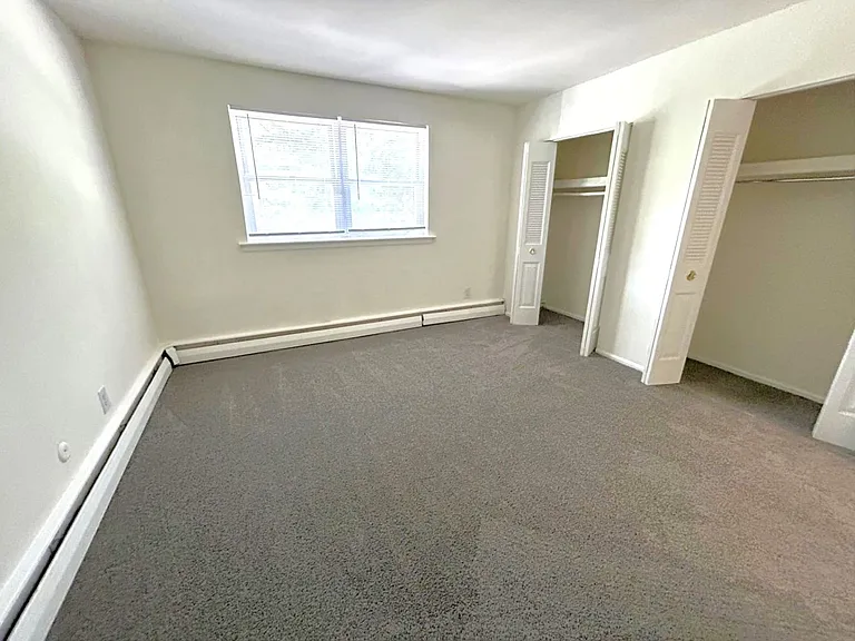 Ridgeway Court Apartments — Photo 17