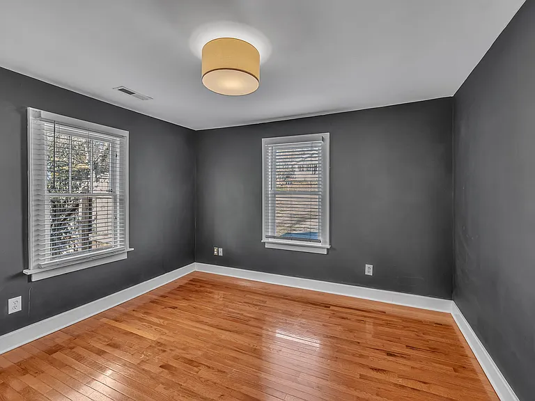 914 W Greenwood Ave — Photo 6