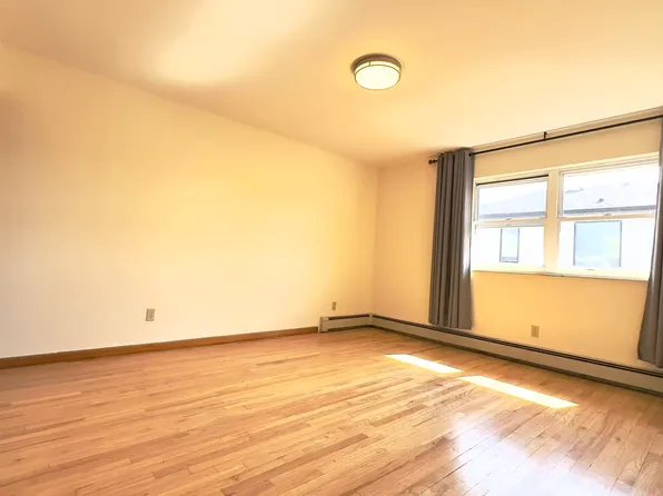 1622 John Street image 8 of 11