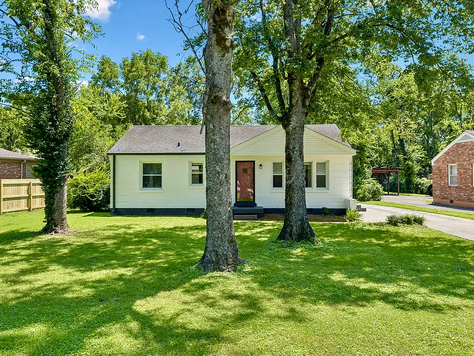 907 Westchester Dr