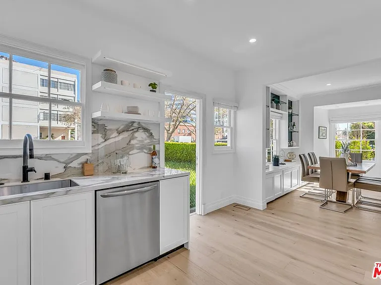135 S Linden Dr — Photo 16