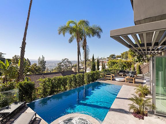 Amazing pool and spa!