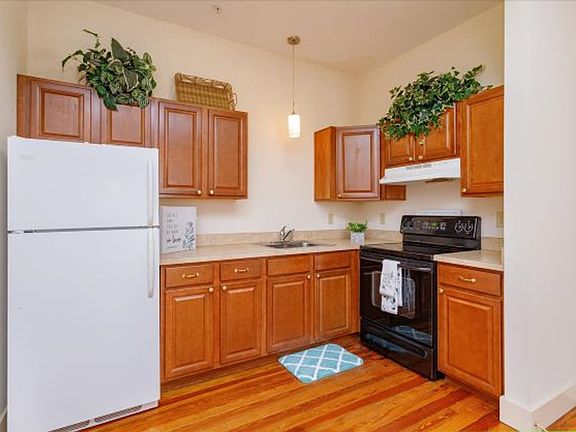4th image of 87 N Central Ave #205