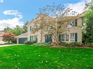 2206 Shadowood Ct, Valparaiso, IN 46383
