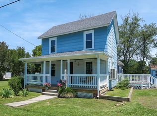 6033 Lewis St, Chincoteague Island, VA 23336