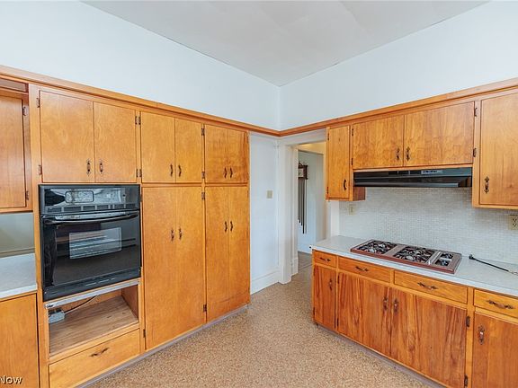 5th image of 110 Courtland St