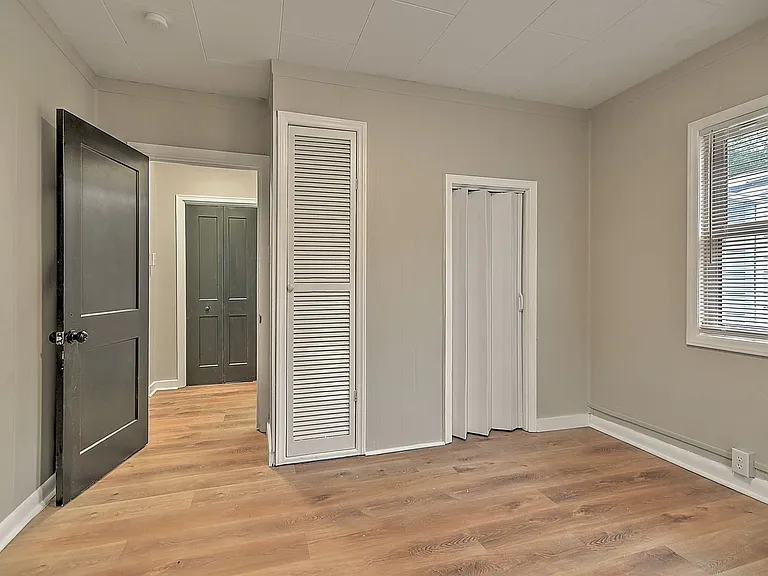 1712 Oaklawn St — Photo 11