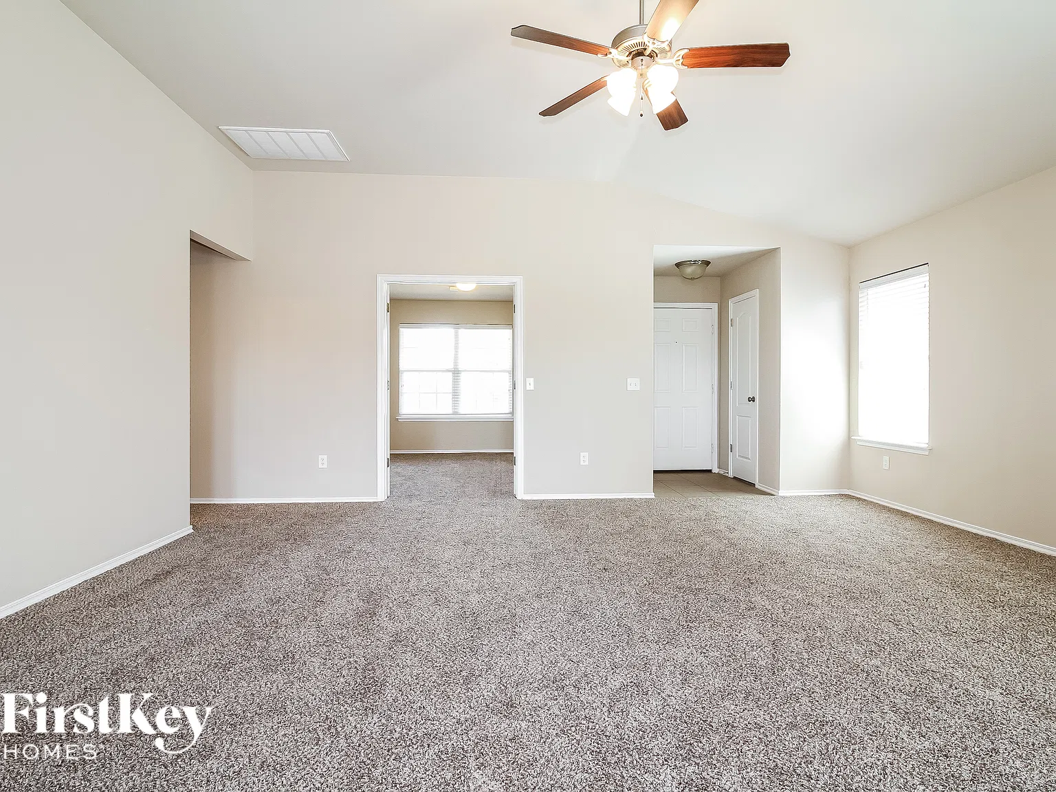 3 bed, 2.0 bath, 1669 sqft, $2,170 — Photo 2