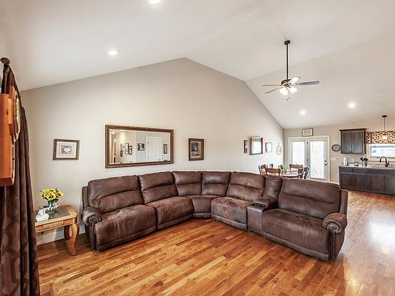 4th image of 1699 Rapids Rd