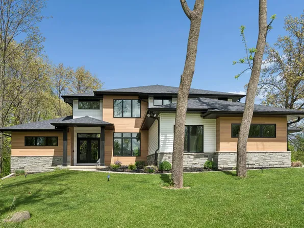600 W 6th Street Ct, Coal Valley, IL 61240