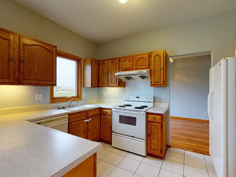 2504 Somerset Dr — Photo 4