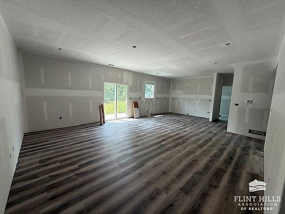 4th image of 2519 Sawmill Rd