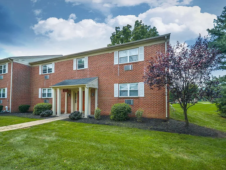 Sanbrook Apartments — Photo 2