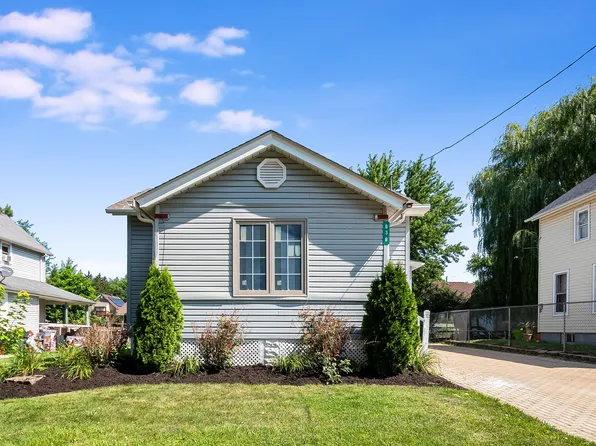 836 Superior St, Aurora, IL 60505
