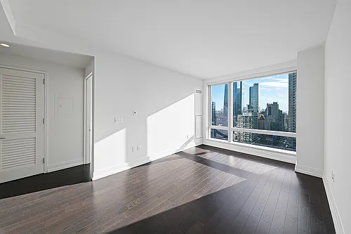 555 10th Ave #22D Photo 1