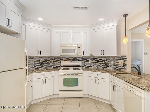 4th image of 3137 Village Park Dr