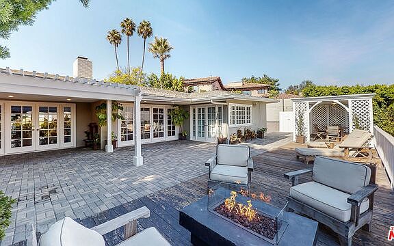 2nd image of 2050 Linda Flora Dr