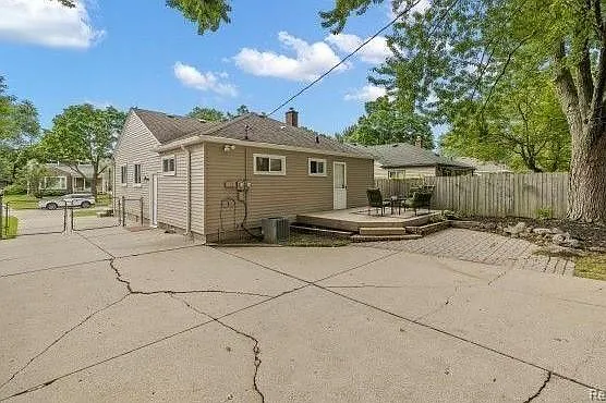 350 S Manitou Ave — Photo 44