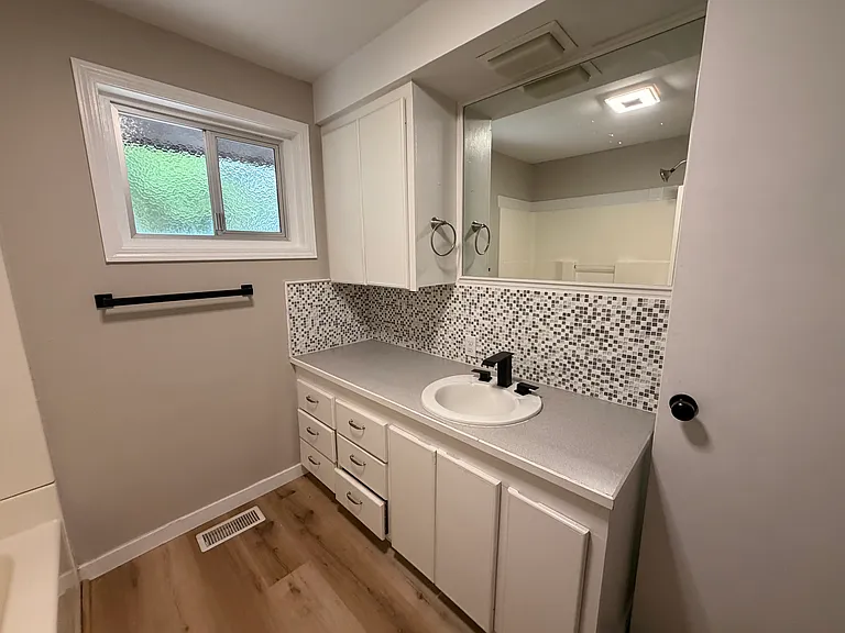 2423 Old Lakeway Dr — Photo 7