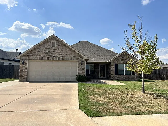 3 bed, 2.0 bath, 1893 sqft, $1,800 — Photo 1