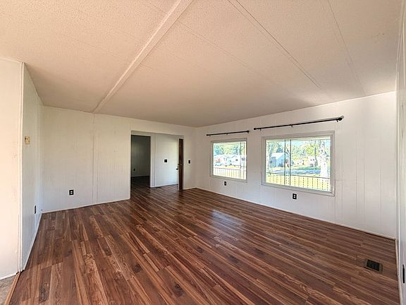 3rd image of 136 Doss Rd