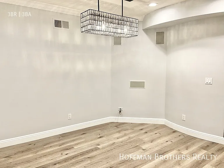 1135 Rexford Dr #102 — Photo 11