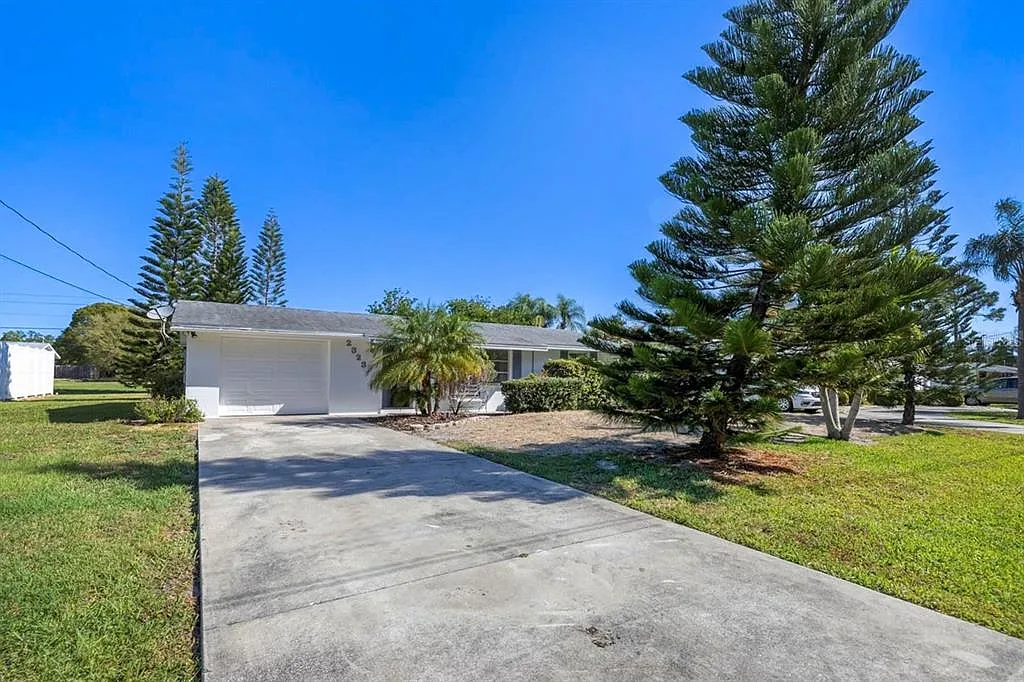 3 bed, 2.0 bath, 1228 sqft, $4,500 — Photo 1