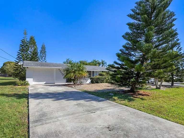 2323 Doud St — Photo 1