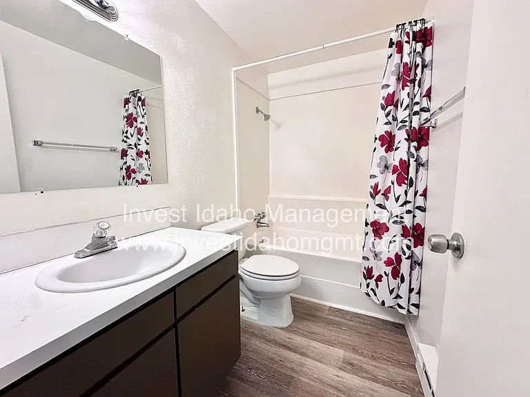 3970 Glenn — Photo 12