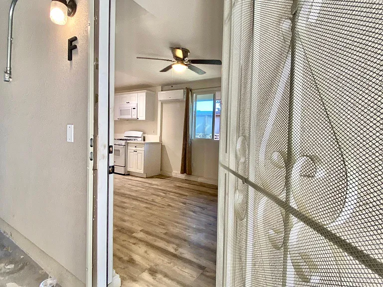 1368 E Kingsley Ave #F — Photo 4