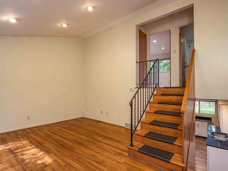 77 W Northwood Ave — Photo 4