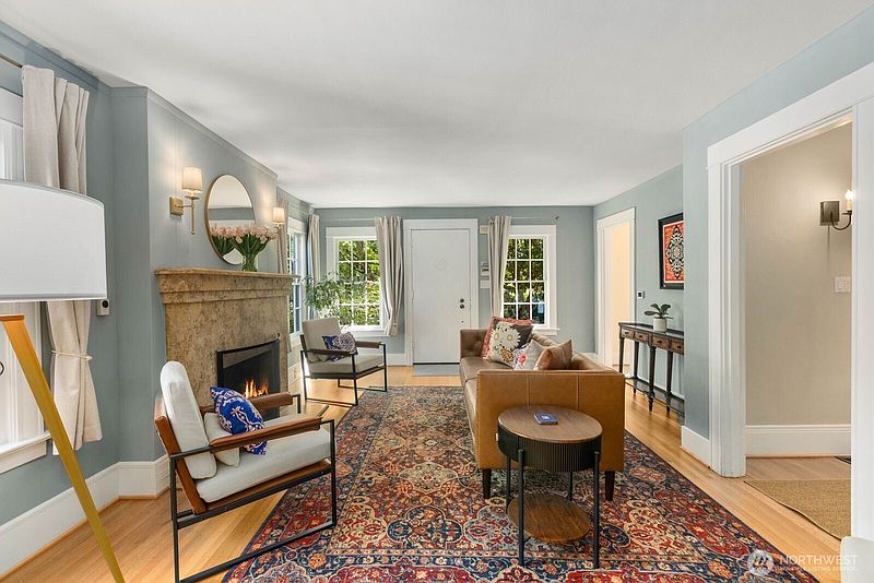 5th image of 1624 E McGraw Street