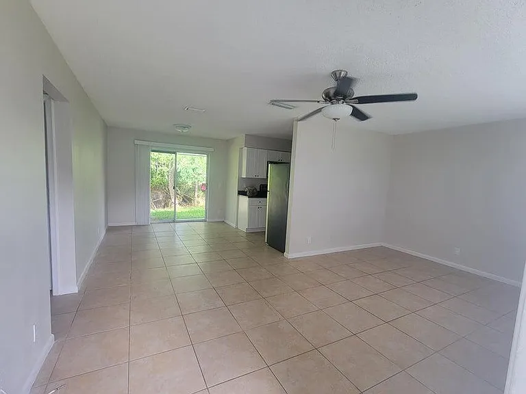 242 SE 24th Ave — Photo 3
