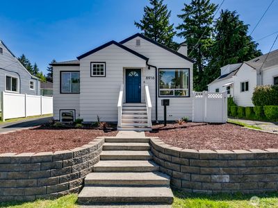 8916 5th Avenue NE, Seattle, WA, 98115