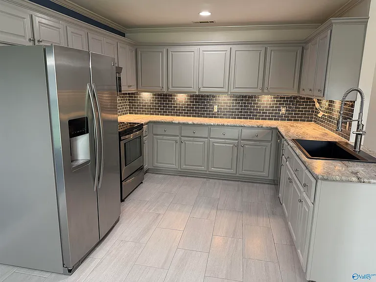 228 Tanner Point Dr — Photo 3