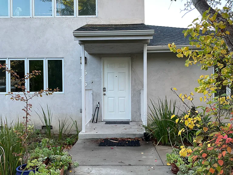 1646 Maple Ave — Photo 2