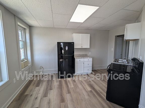 4th image of 301 E Main St APT 22