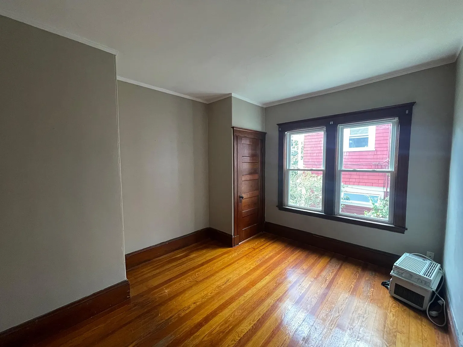 2 bed, 1000 sqft, $3,400 — Photo 2