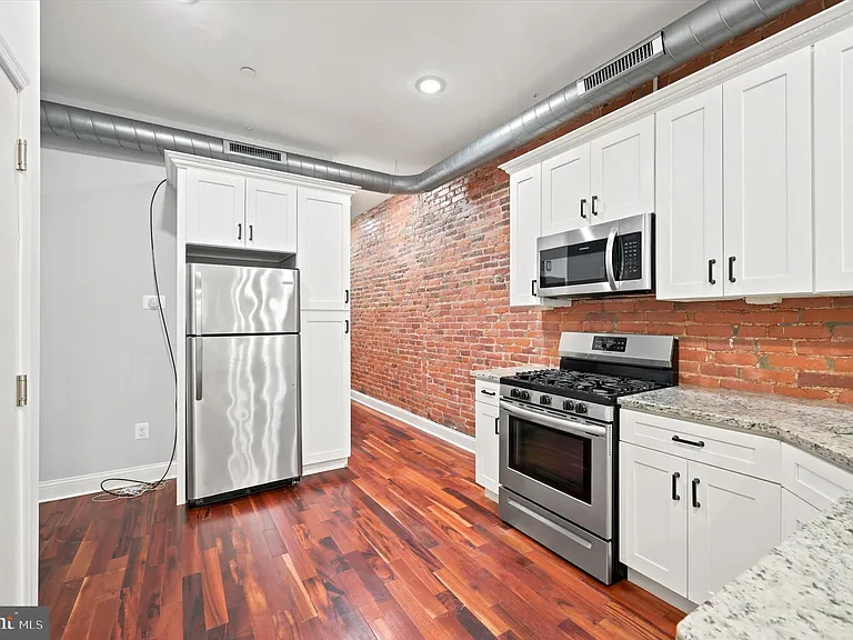 3220 W Diamond St #2 — Photo 5