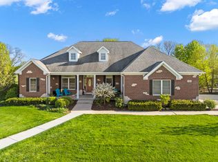 300 Merry Oaks Dr, Sycamore, IL 60178