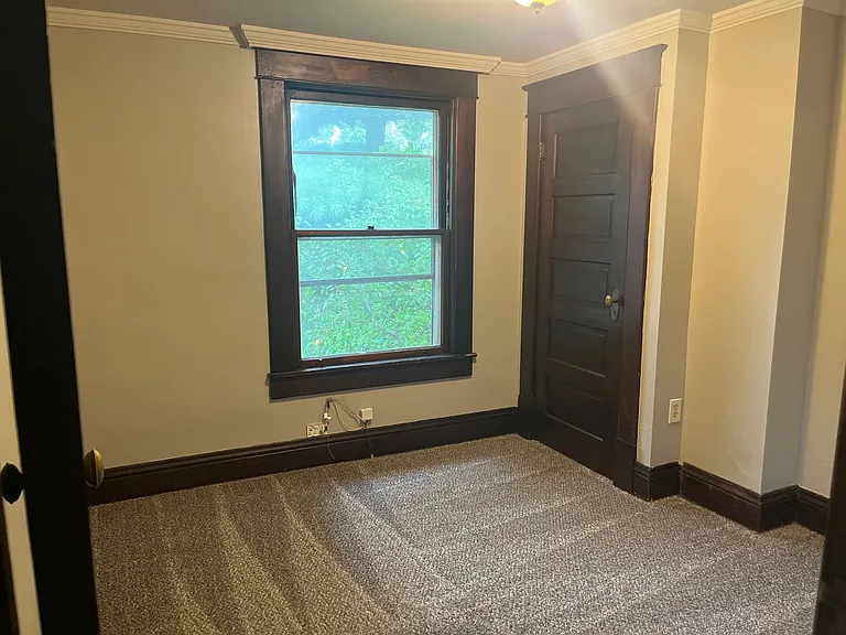 Wallace Ave Duplex — Photo 16