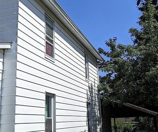 3rd image of 208 Squires Ave