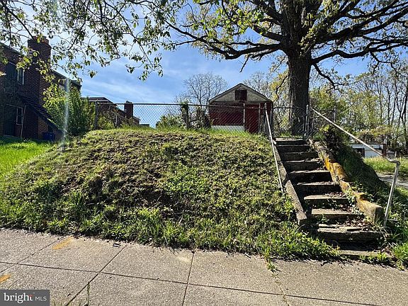 2nd image of 2309 Irving St SE