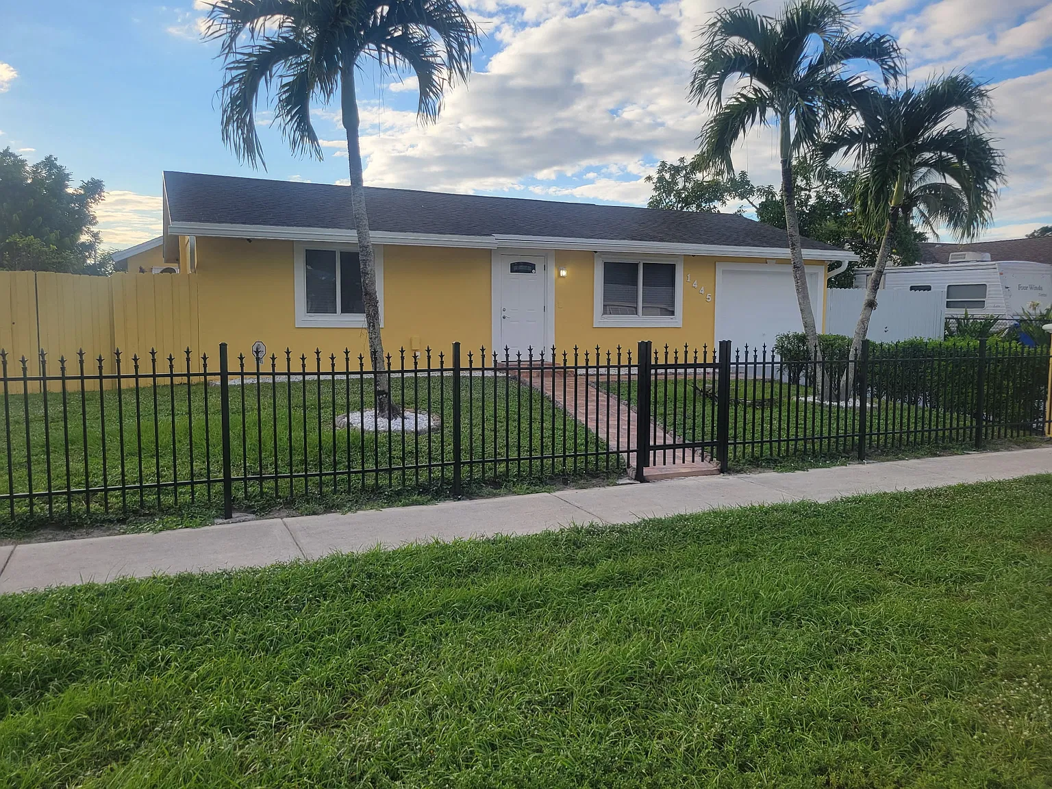 3 bed, 1100 sqft, $3,000 — Photo 2