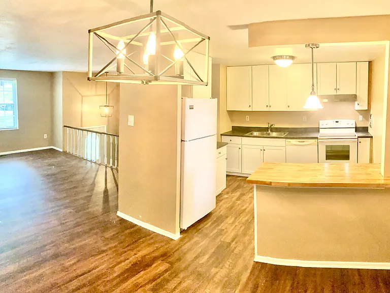 3913 Woodfield Rd — Photo 10