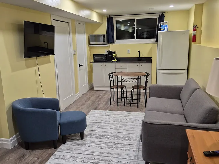 7 Harbour Cres #2 — Photo 2