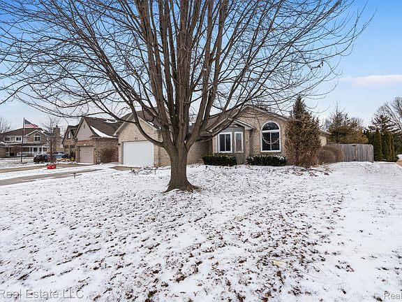 5th image of 53114 Ridgewood Dr