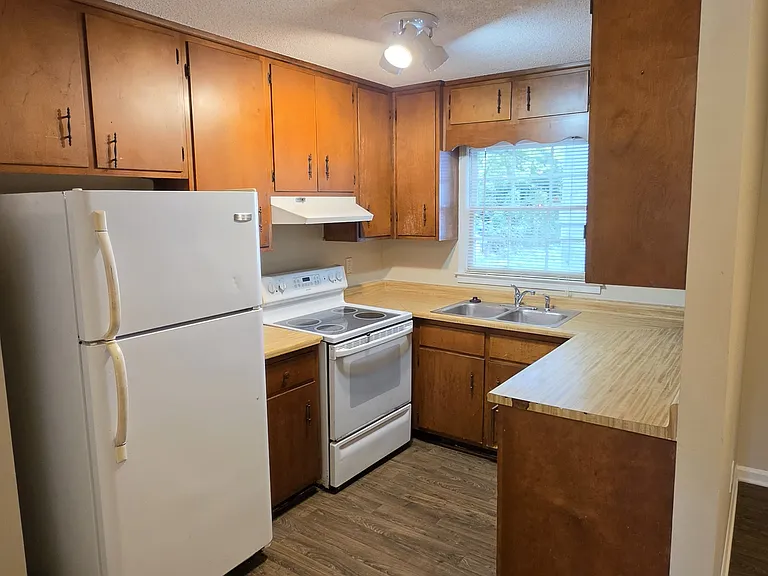 1179 Holly St NW #B — Photo 5
