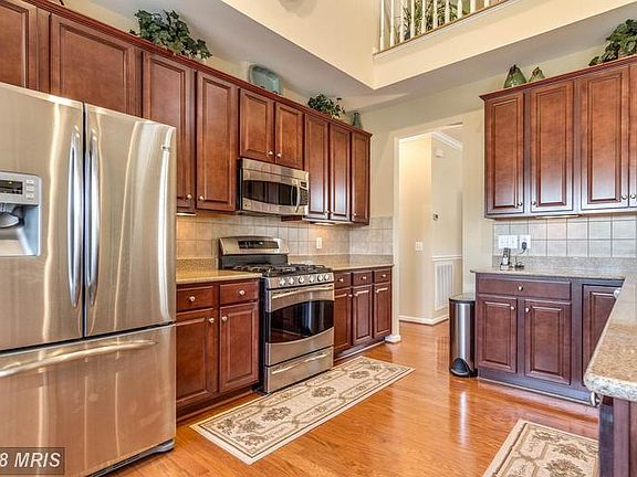 Ugraded cabinets and stainless steel appliances