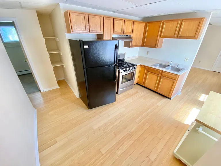 52 Grant St — Photo 2